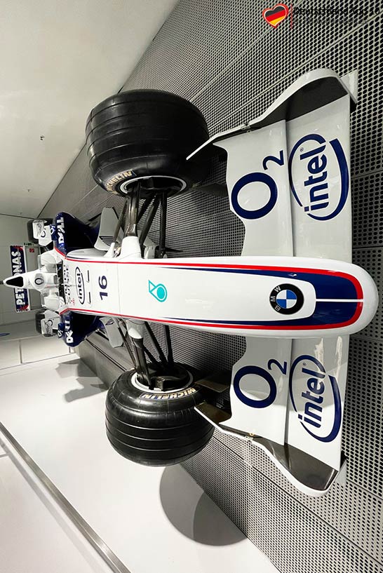 Ein Formel-1-Auto im BMW-Museum in München